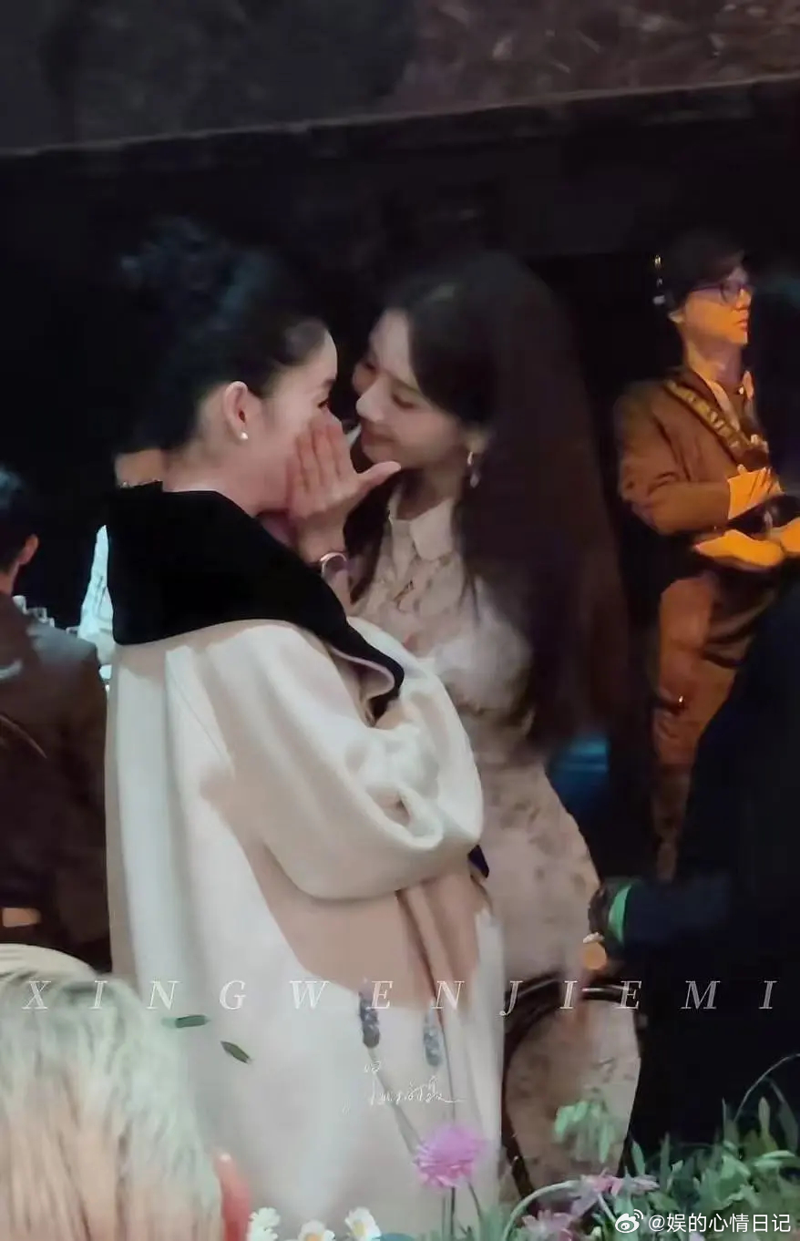 都是直女别卖了看来🦁彻底糊了，需要拉人炒女女cp，和前闺蜜不是更容易吗，还有人