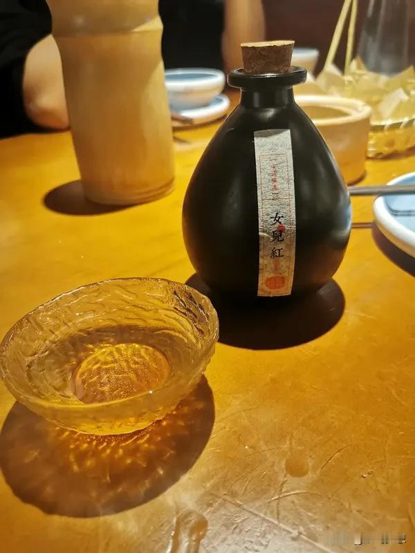 酒局文化，真该取消了！放在十年前，酒局是社交标配，不参加就显得不合群。但现在，酒