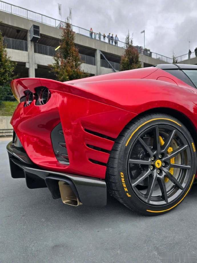 法拉利812 Competizione Aperta，这颜色绝了！ 