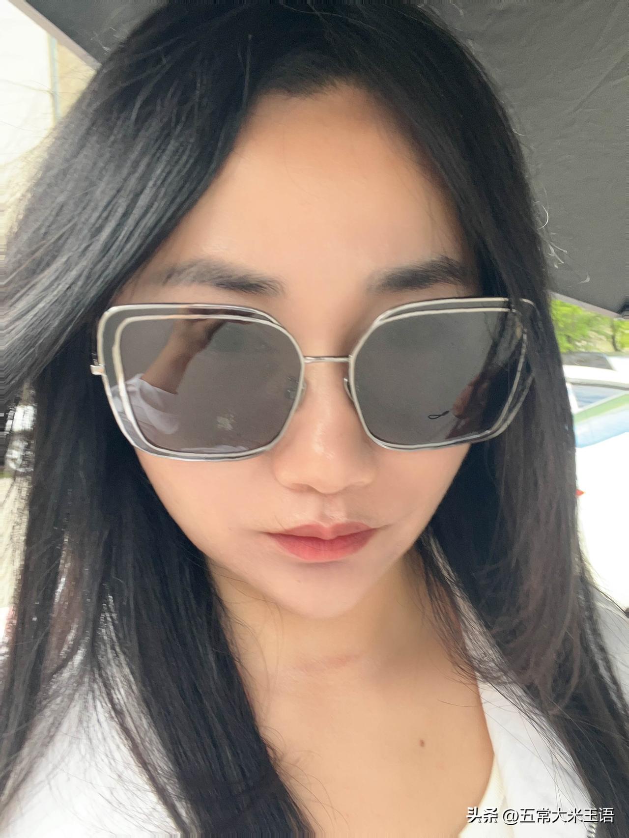 既想纠缠你，又想放弃你；

既想做到不联系，但又怕和你没了关系；

既想爱你，又