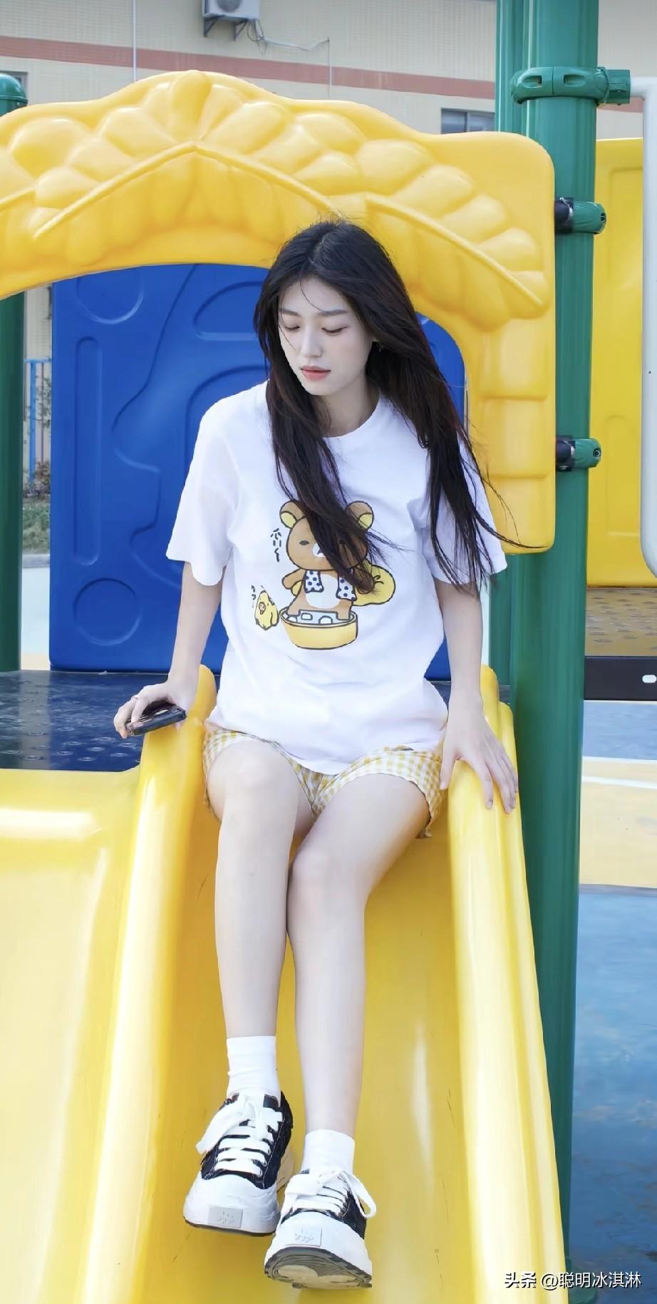 少女心满满的一天，滑滑梯上的甜美时光