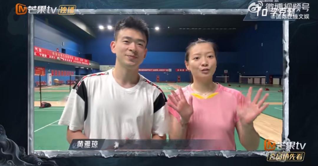#雅思组合为李克勤打call#羽毛球混双奥运金牌获得者郑思维、黄雅琼给李克勤在披
