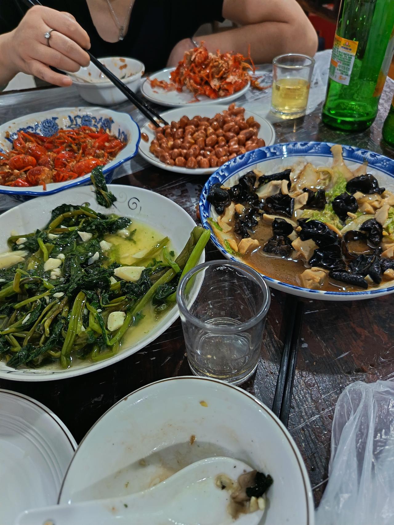 又到和美女相见的时候，昨天是周日，南昌天气很凉爽。

这位美女也是我一个粉丝，住