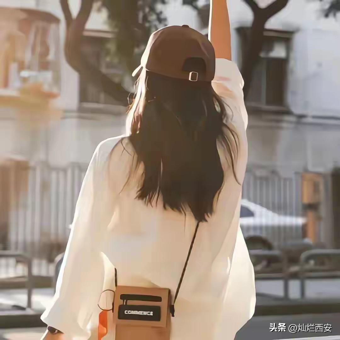 两个穷人，
为什么能白头到老？

因为：
两个人智商一样，
情商相仿，
又懒，