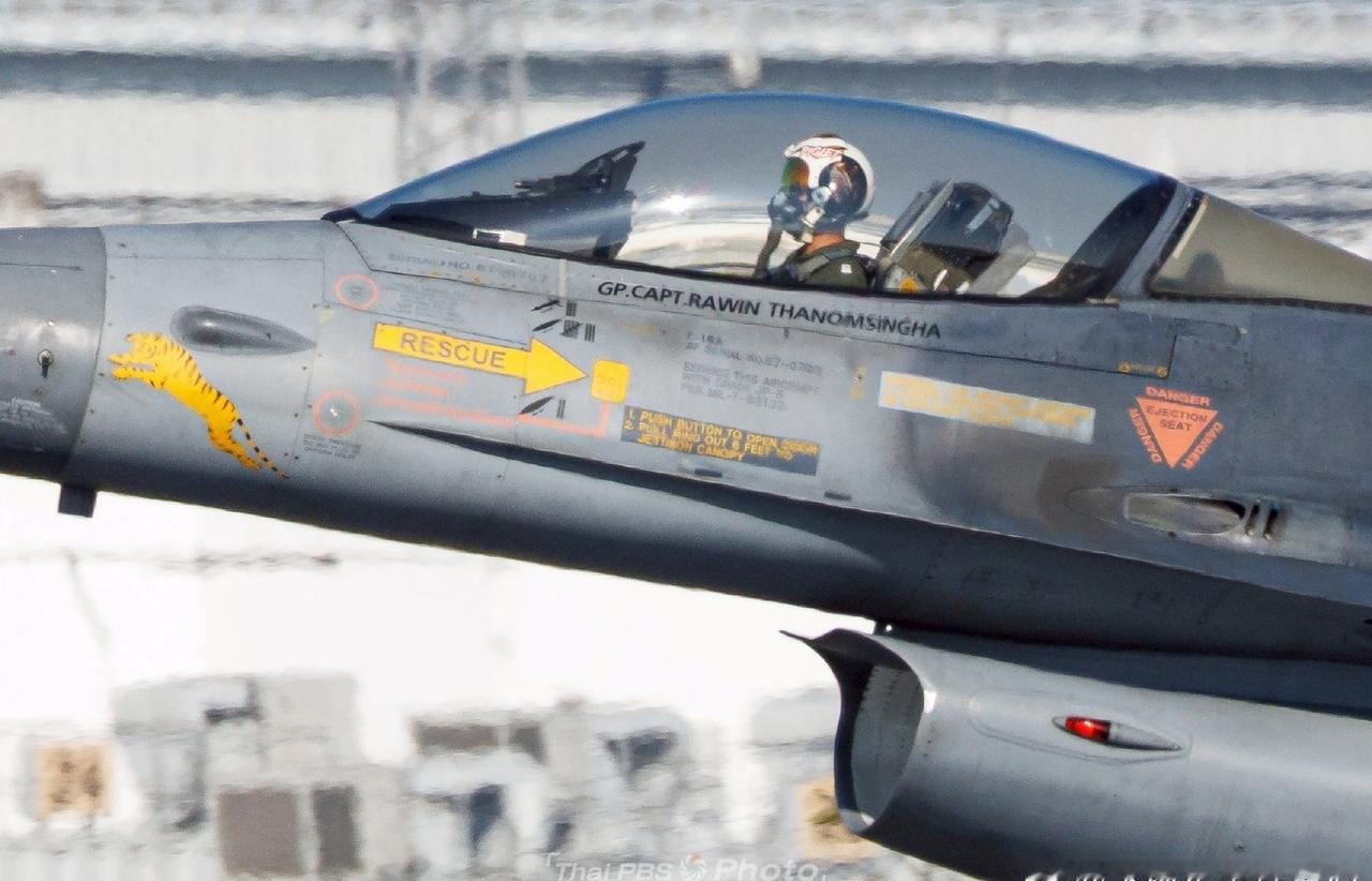 一架泰国皇家空军（RTAF）的 F-16A 战斗机近日引人注目地出现在公众视野中