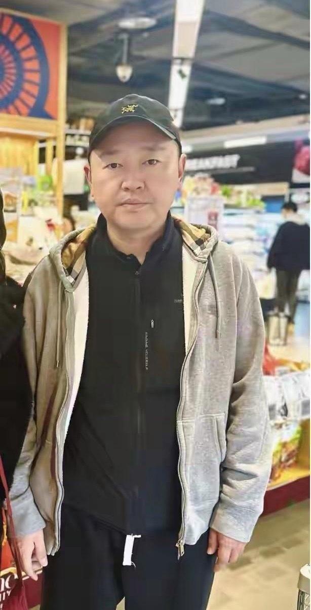 [中国赞]天呐，孔令辉变成这样了！网友四川偶遇孔令辉，现在的他老了不少，胖到认不