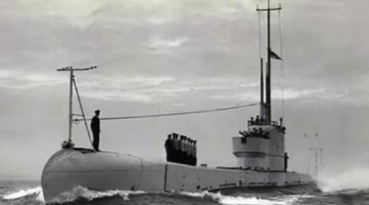 1972年，我国在威海卫海域打捞出一艘潜艇，拆解下908吨钢材，然而，英国首相却