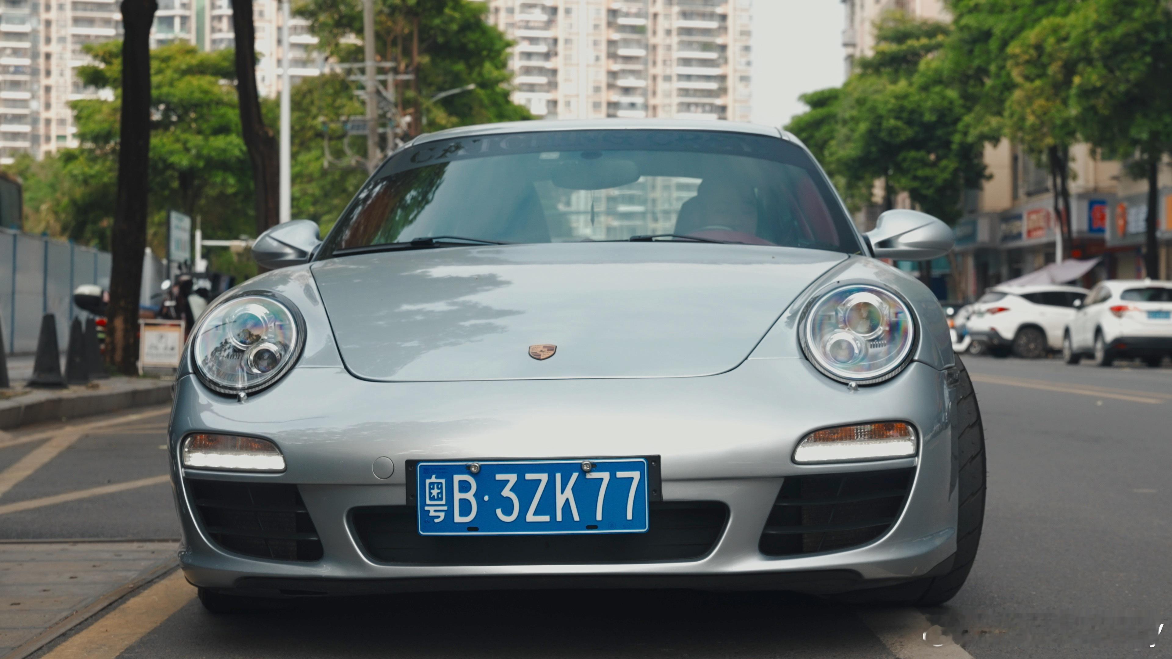 997这2350mm轴距真是让爱爱不释手啊。保时捷911