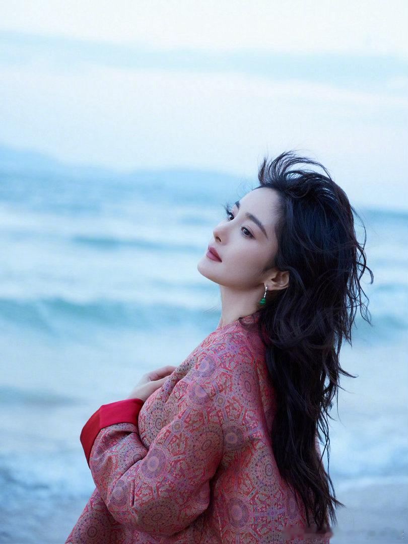 杨幂  🦊杨幂prada香氛代言人 不管别人说什么，都做你该做的事，有时间跟自
