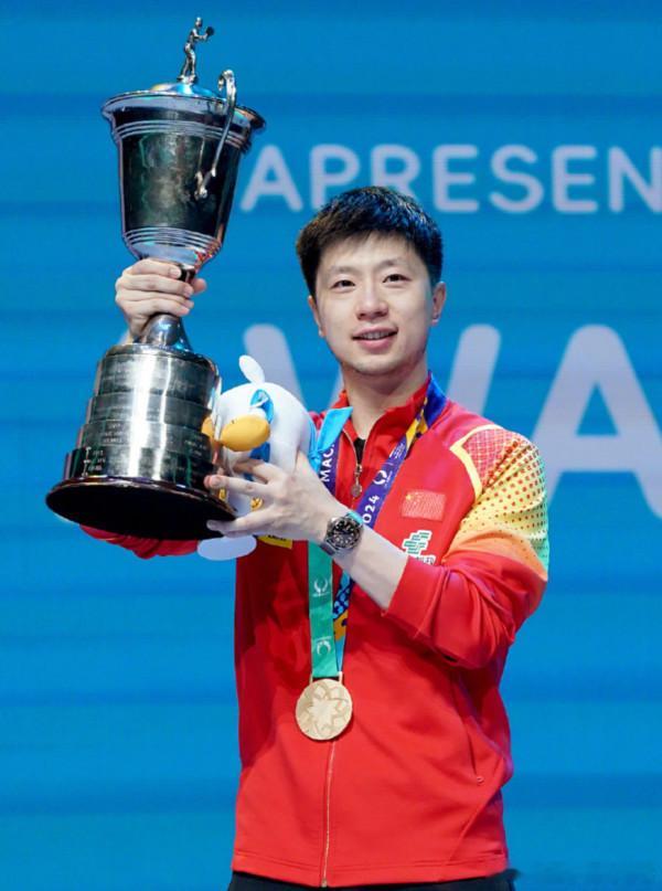 马龙：37岁的他第六次征战全运会，作为乒乓球“超级全满贯”，他放弃单项专注男团，