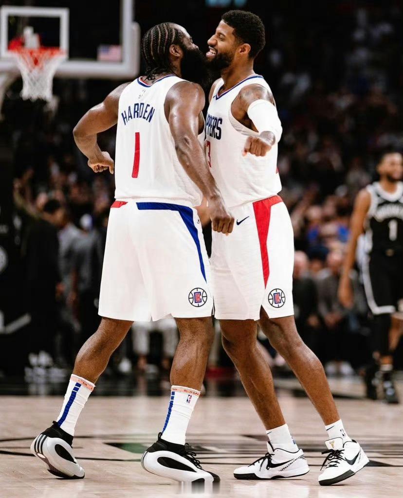 76人去年10月底将哈登送至快船，得到了小莫里斯、巴图姆、考文顿、小肯扬-马丁和