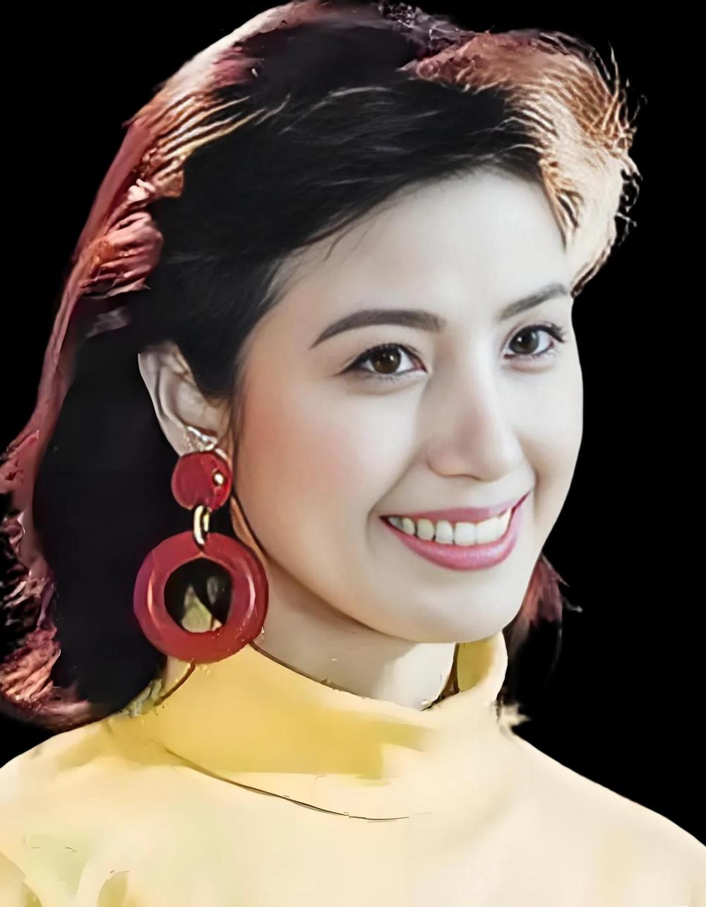 自然颜值才是顶级的美女，这种长相端庄的女演员看着很舒服，不愧是90年代的气质美女
