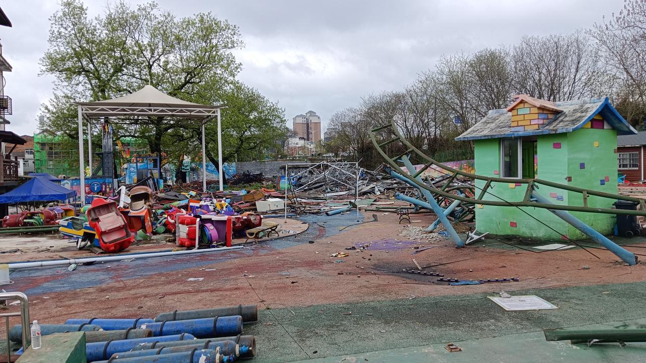 窑湾这个儿童游乐场开始拆了，好像满打满算只经营了两年。两年后，百石公园的儿童游乐