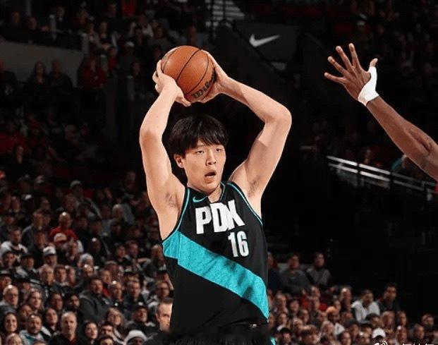 雷霆vs开拓者小杨啊，给你机会要把握呀，3投0中，你让教练才怎么用你？你队友如何