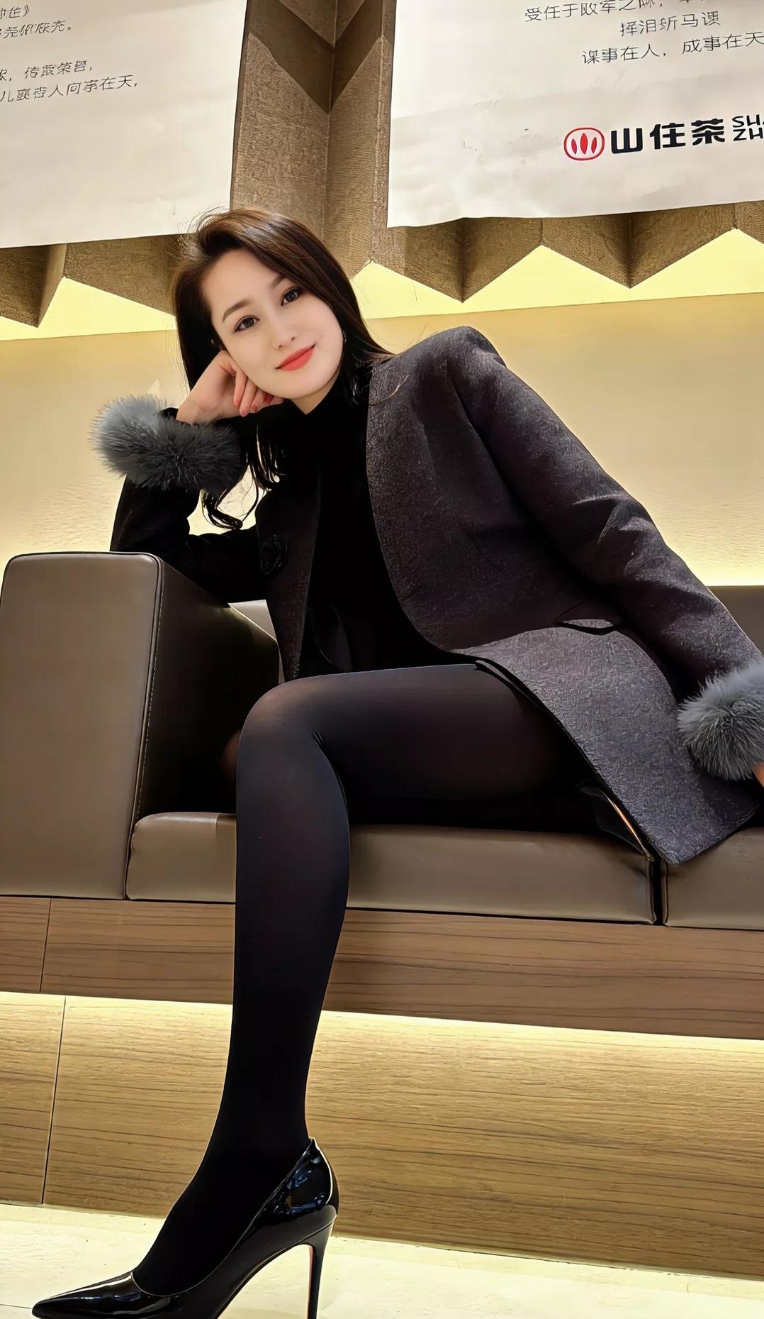 优雅气质，黑白配穿搭，时尚黑白高跟鞋