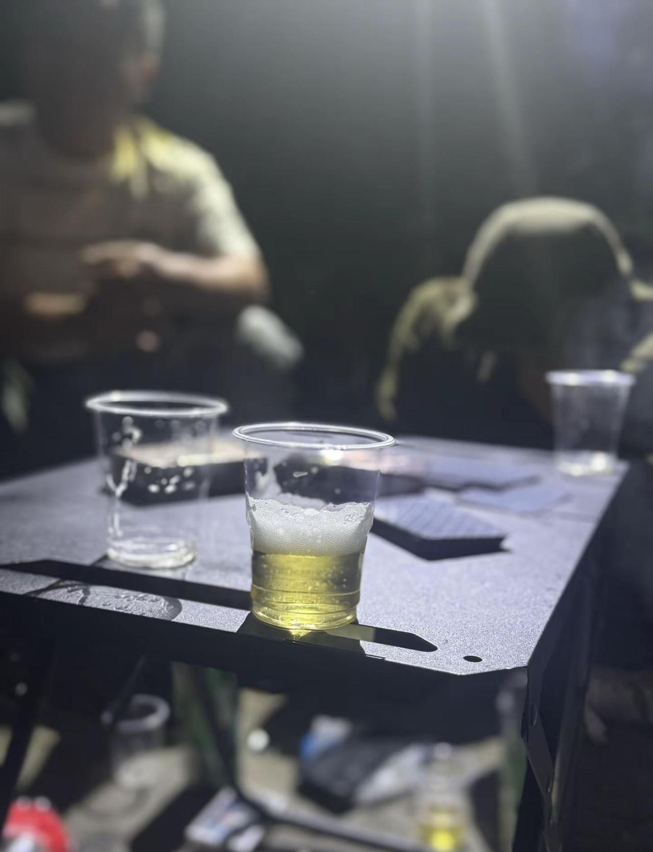 新的一年、烂事不碰、烂友不交、烂人不理、一心想烂酒，风雨由天，快乐由己。野外生活