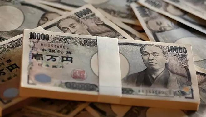 日元汇率持续走弱，跌到多年来的低位区间
 
 
4月底，日元兑美元汇率跌破160