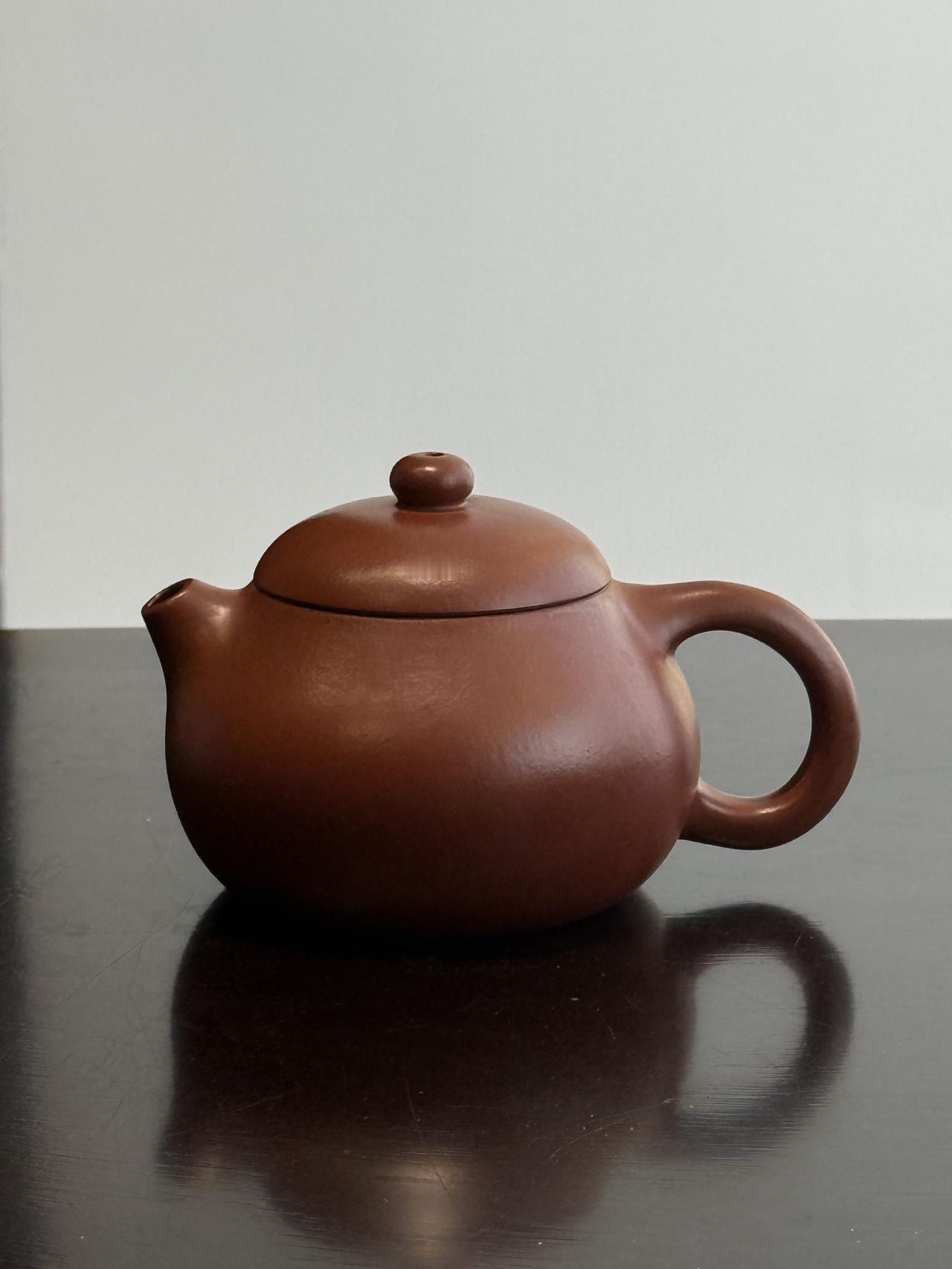 为什么很多玩家都喜欢用小壶泡茶?
其实并不是这样，就玩壶而言，还是中大品，更受欢