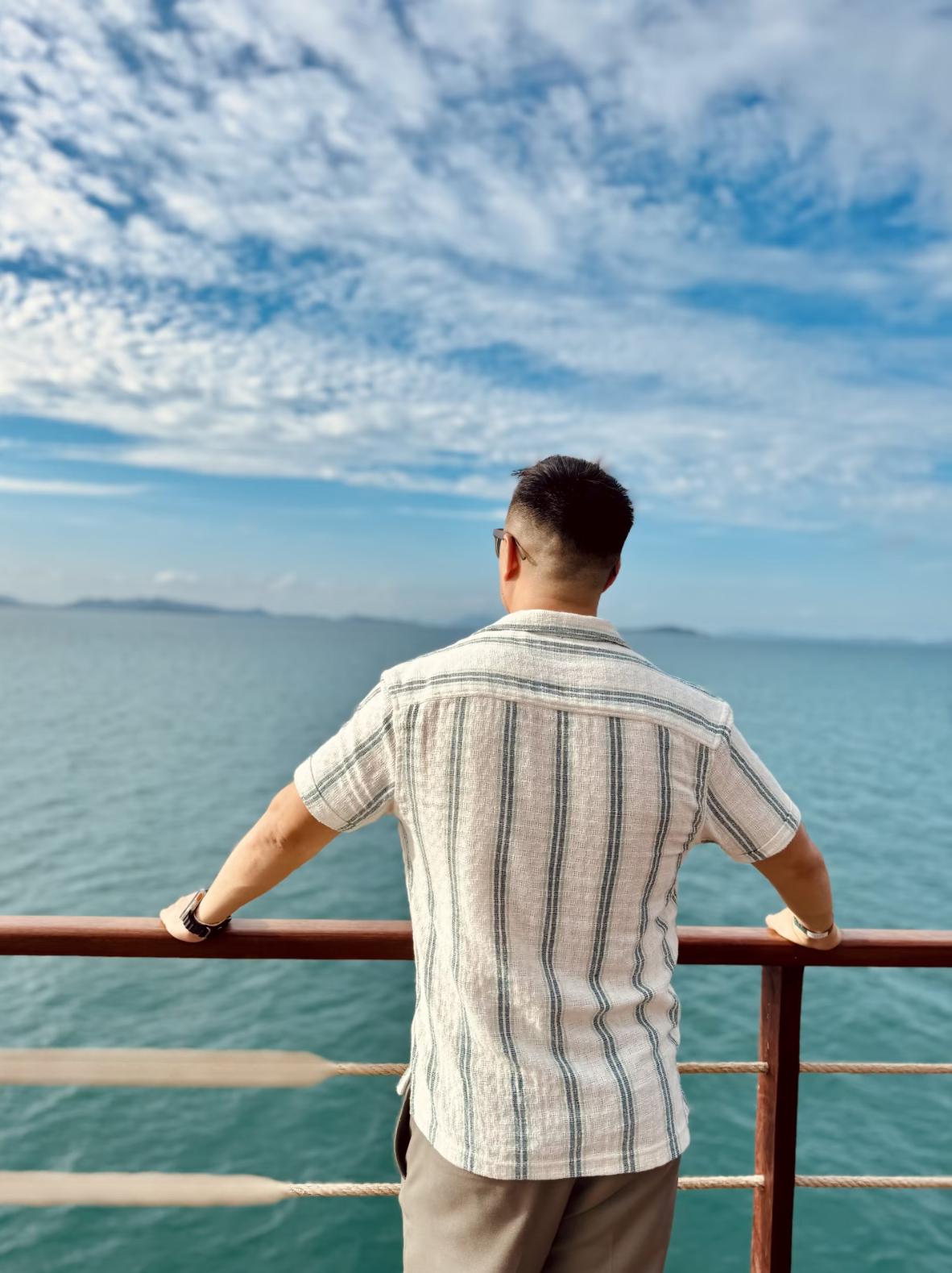 人到了中年，
蕞大的心酸，
是你拼尽所有想给家人托底，
到头来却发现，
自己连一