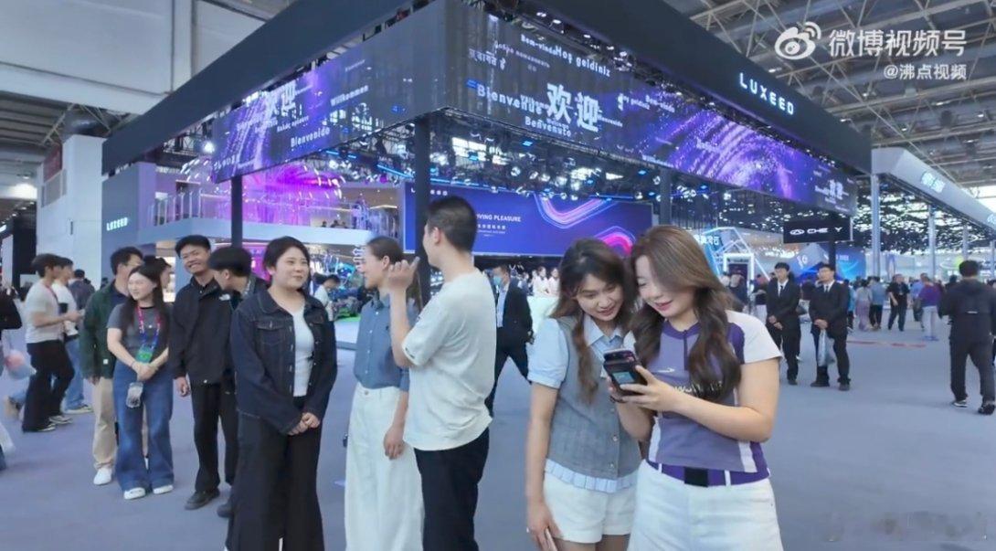 00后北京车展领鸡蛋永远要给生活埋彩蛋打破固有标签，00后活出别样姿态。北京车展