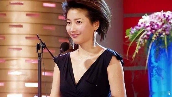 凤凰新闻【“余生好好走”，知名央视主持人王小丫，病床上的留言字字催泪】文|江屿提