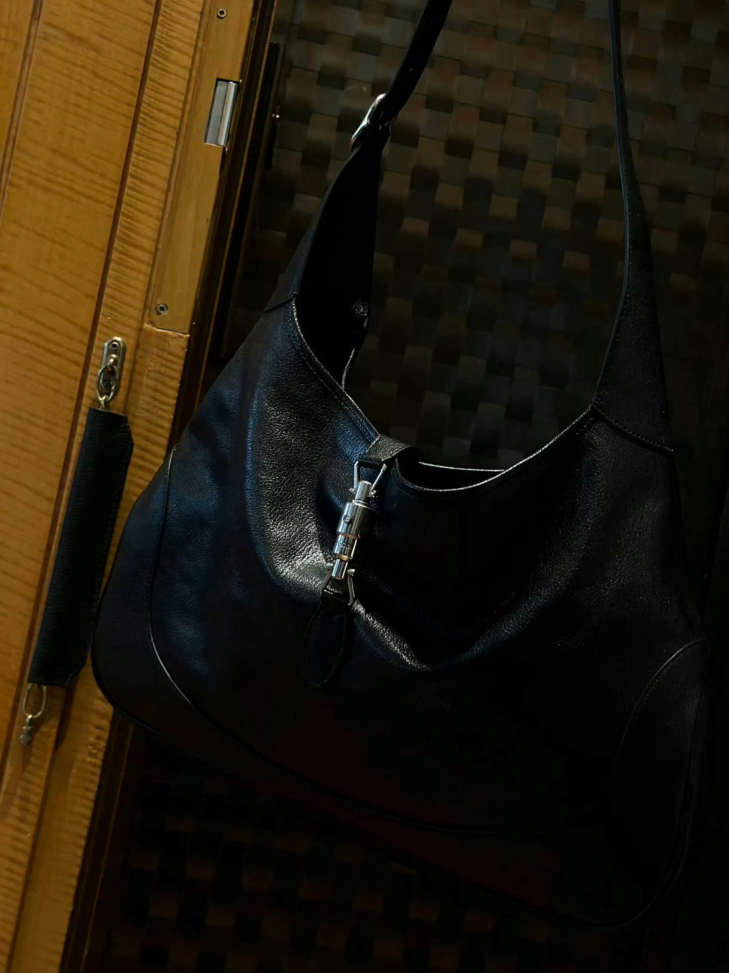 肖战时差还没倒过来肖战与Gucci的隔空对话也太暖心了🥰抵达米兰的肖战时差还没