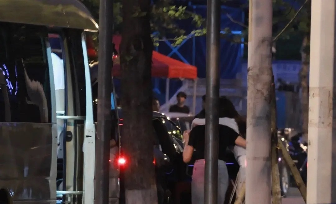 乘风2026｜怎么有姐姐练习练到被stf架着才能上车了...😢不知道老范是练伤