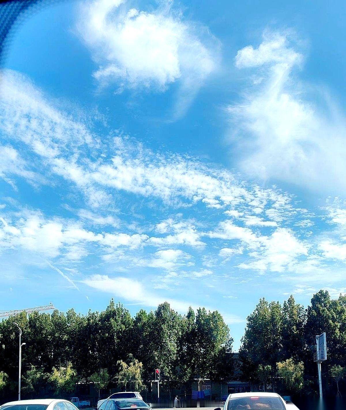 在亲戚家待到第三天，魂儿都不是自己的了。
你就是个需要时时刻刻看眼色的“外人”。