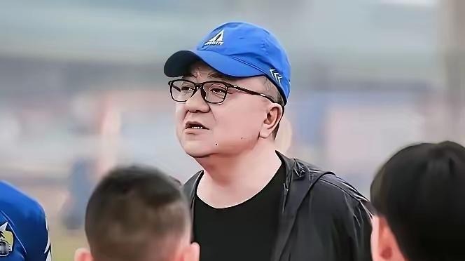 董路说，罗马餐厅的王老板，王老板的太太，将只身一人，携带我们的冠军奖杯回到北京。