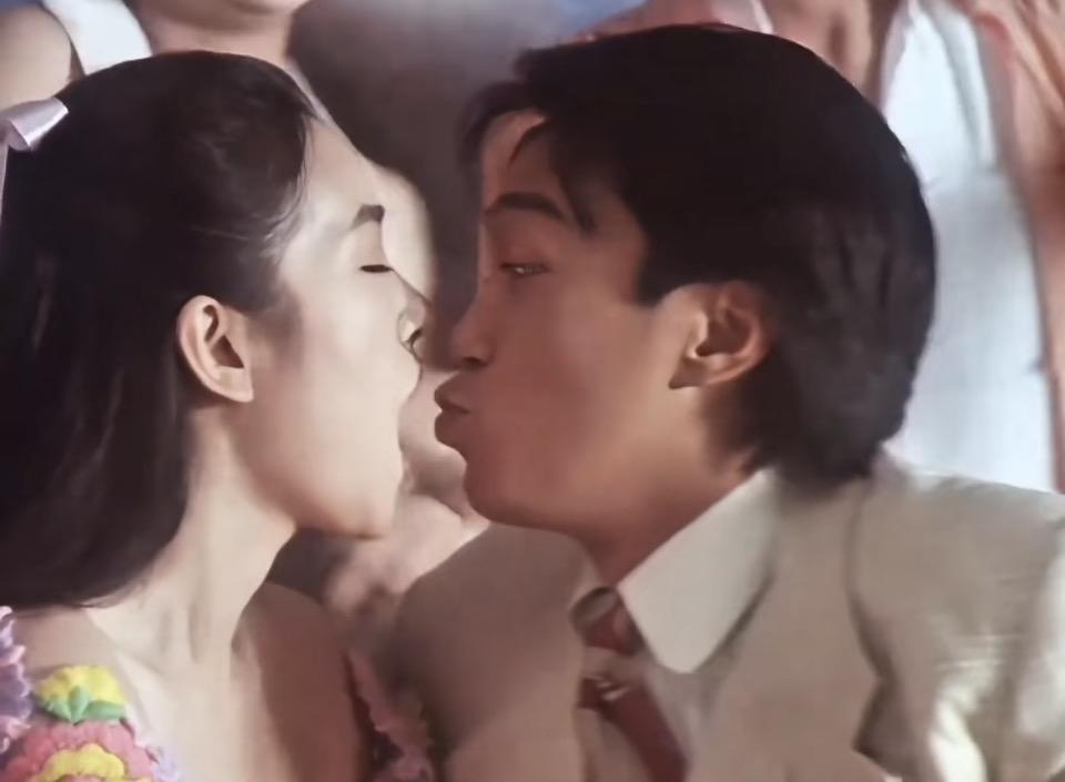 甜蜜瞬间，情侣亲吻，爱情满满！💕💏