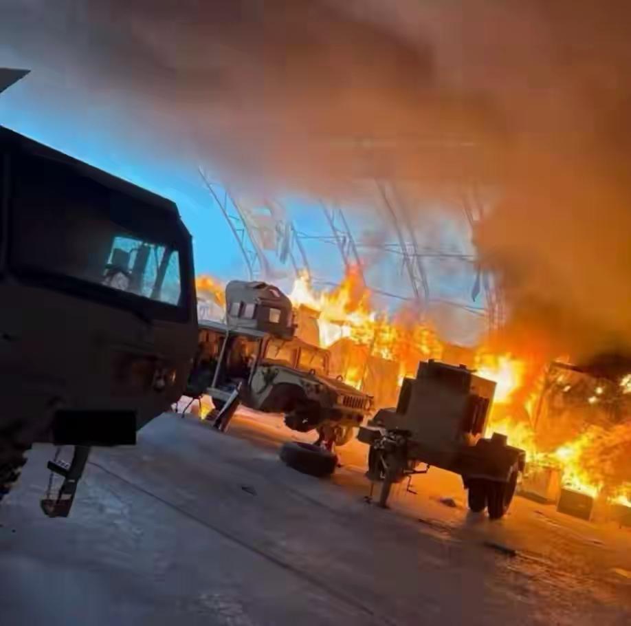 怎么会有这么多人在那里看热闹。这些同胞战时必须注册自身安全。[玫瑰][玫瑰]