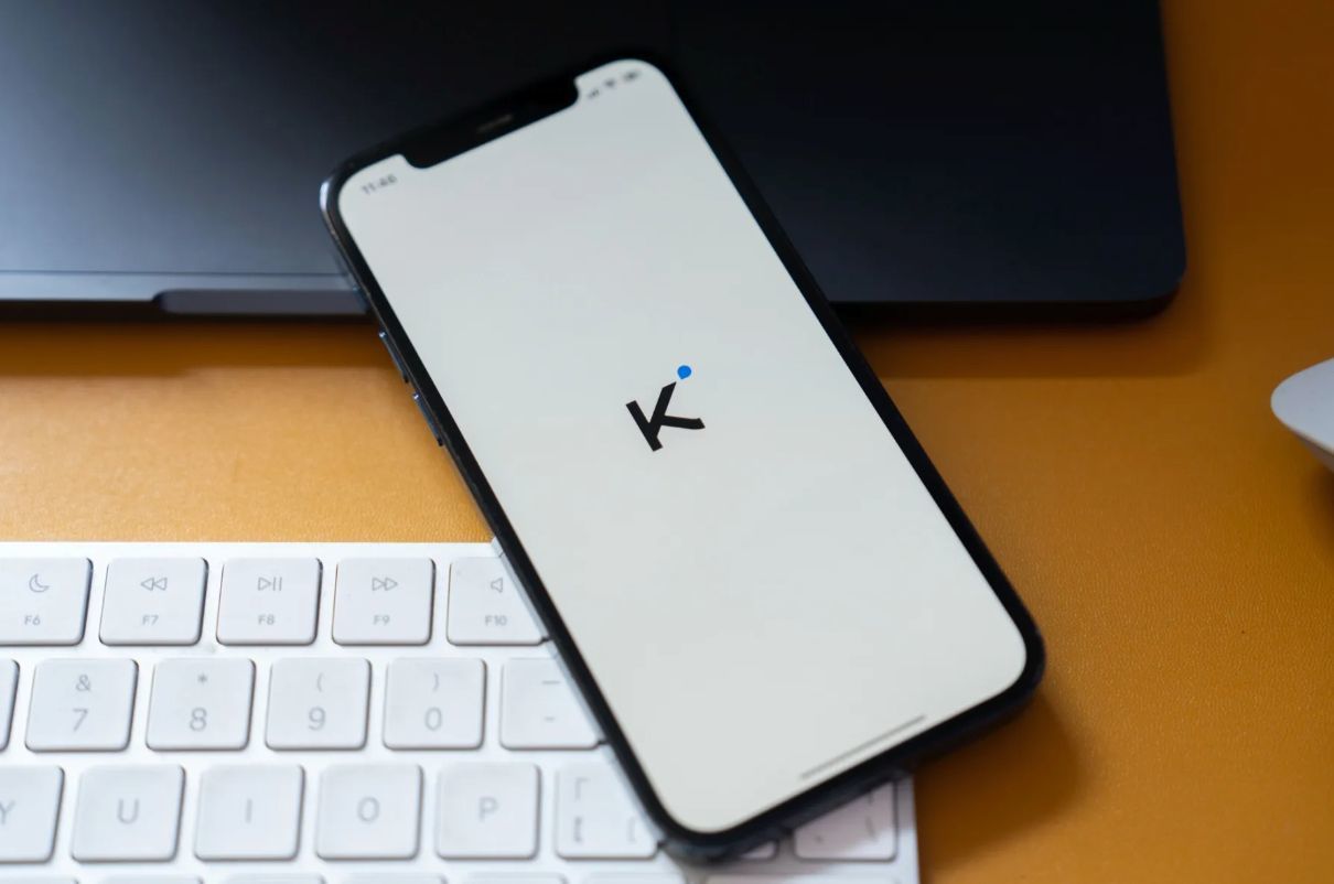 【月之暗面寻求20亿美元融资月之暗面估值达300亿美元】据彭博社报道，月之暗面正