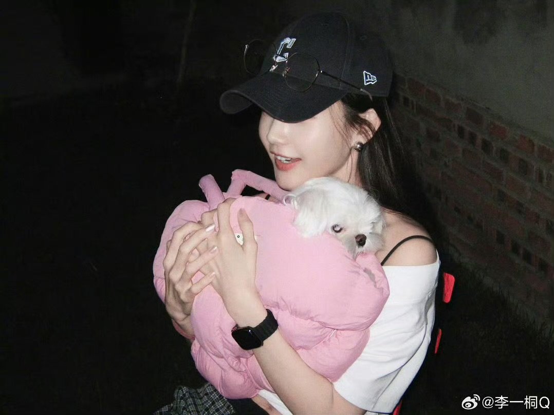 李一桐是肉肉经纪人哈哈哈哈哈哈好可爱啊 ​​​