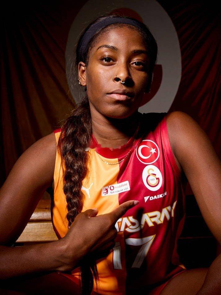 塞拉：24扣8中6失误被拦伊尔金：19扣6中5失误被拦，3拦1发