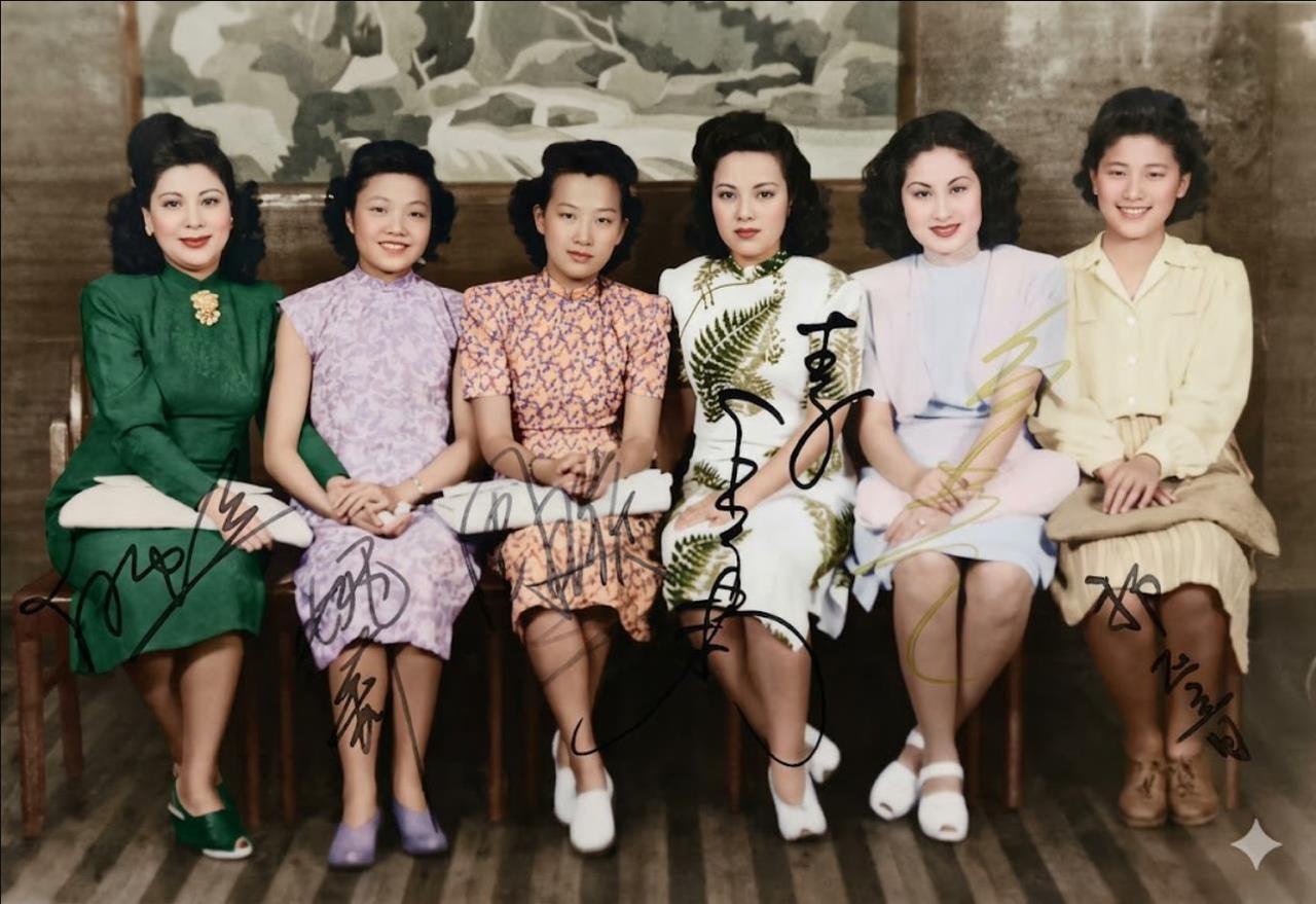 1940年一张合影，展示了当时上海歌坛最耀眼的半壁星光。
照片从左到右依次是：白