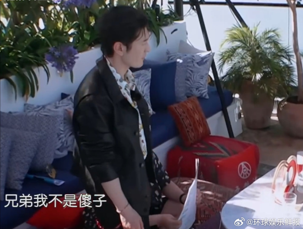 没有黄晓明控不住的场看黄晓明处理这事儿才明白，为啥说他能镇住中餐厅 —— 别人还