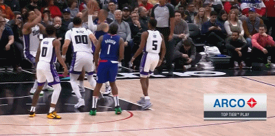 自从威少交出球权回归替补，弃用PJ塔克以后，快船似乎活过来了，一波五连胜高歌猛进