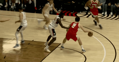 杨瀚森今天打发展联盟的比赛，表现很不错，半场数据：14分钟，投篮9中6（三分3中