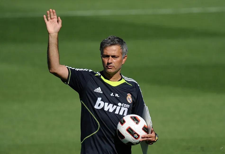 咱就说穆里尼奥若重回皇马，队内纪律将得到空前强化。维修斯、贝林厄姆、姆巴佩再有脾