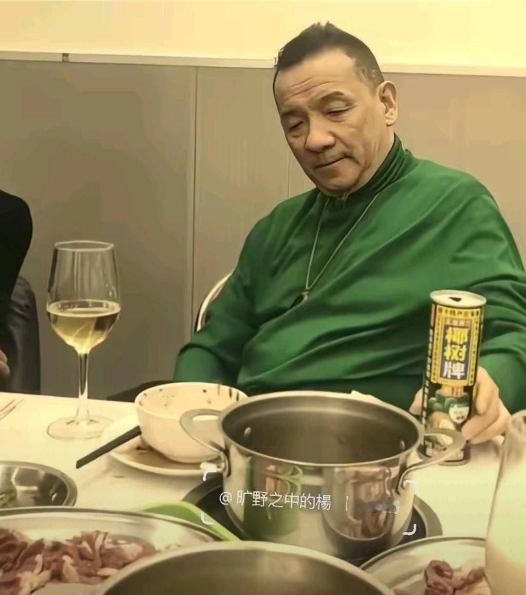 看起特别眼熟，但就是认不出来他是谁，有人知道吗？