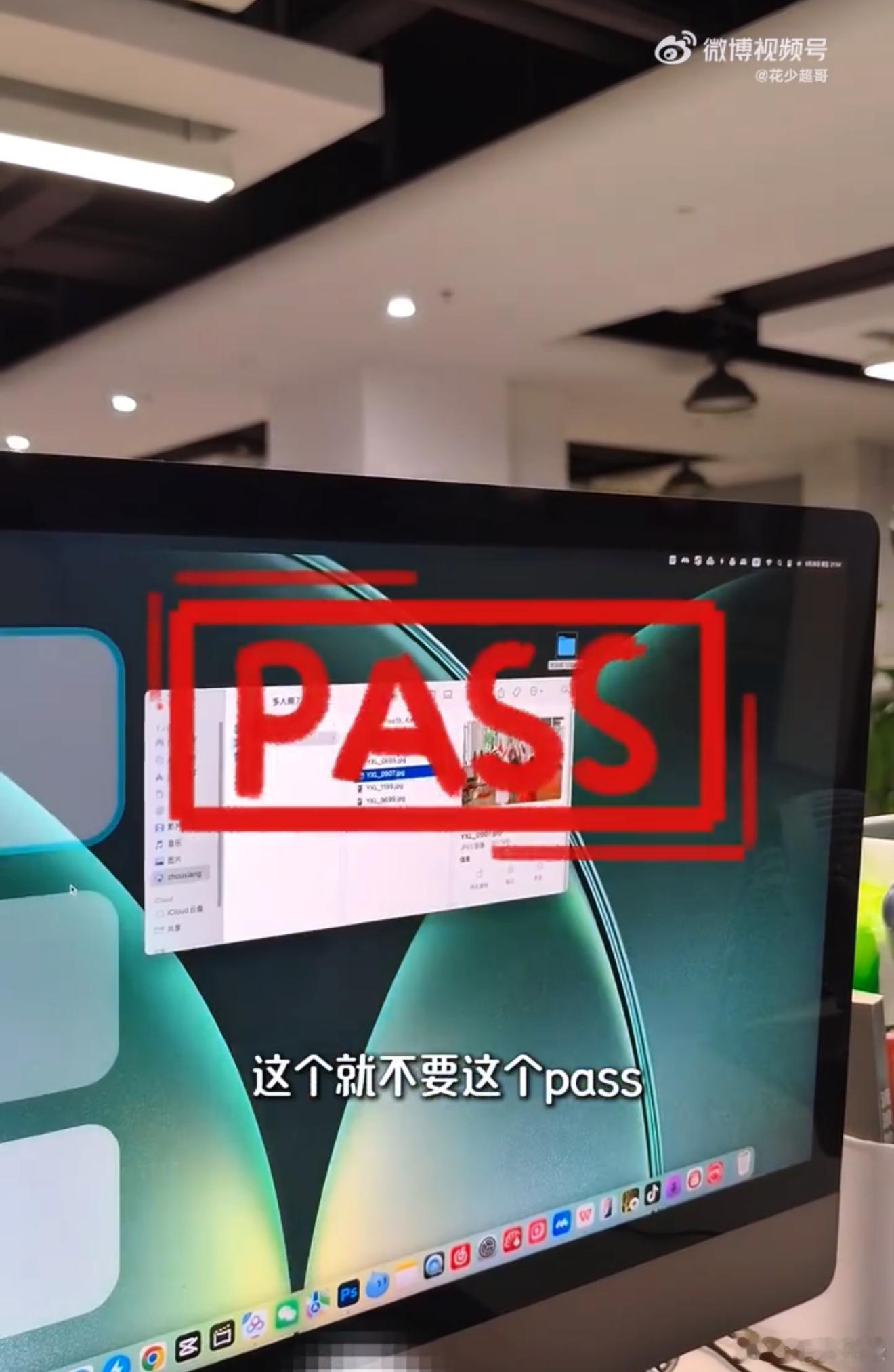 花少导演让网友自己选剧照 虽然很享受参与选剧照的快乐，但也想提醒导演，这只是宣发