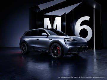 本以为昨天的已经很帅了，没想到今天这个更帅，好喜欢这个颜色！问界m6大v聊车