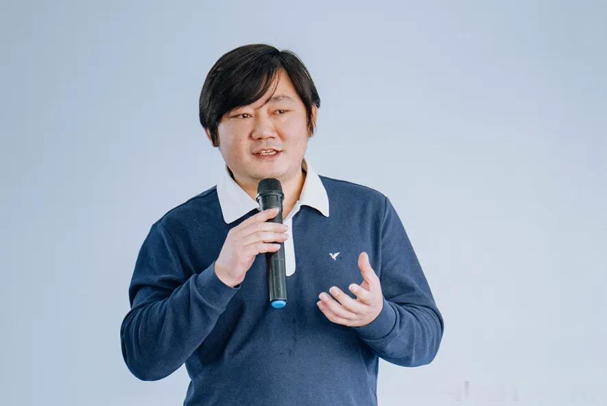 微博知名博主 张雪用房卡刷开了地铁闸机？北京地铁工作人员回应北京爆料张雪称用房卡