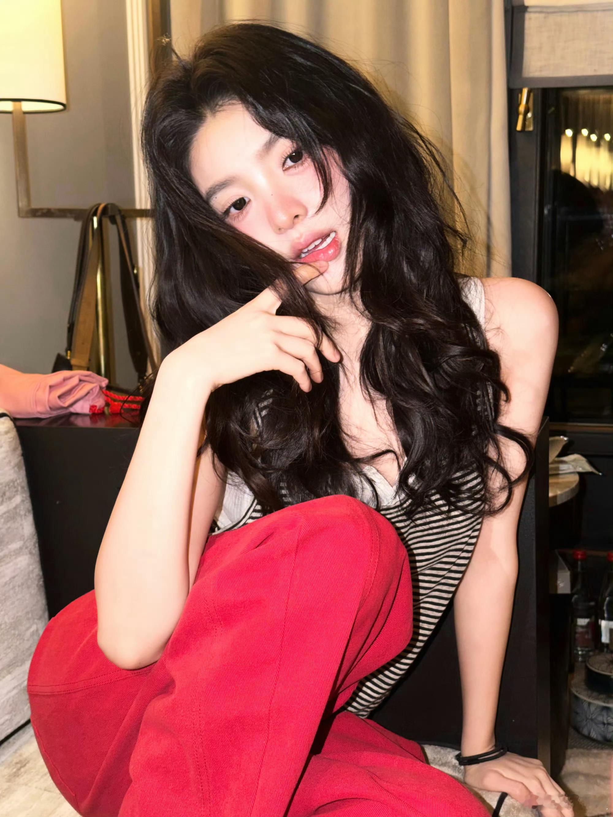 章若楠[超话]章若楠想把你和时间藏起来 zrn章若楠沈千盏 如果你问我幸福吗 我