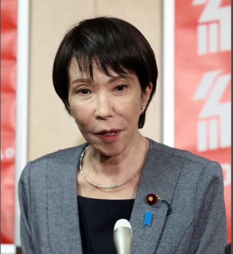 车力高市早苗自嘲“当不上首相的女人”
日本政坛近日再曝猛料！自民党总裁高市早苗在