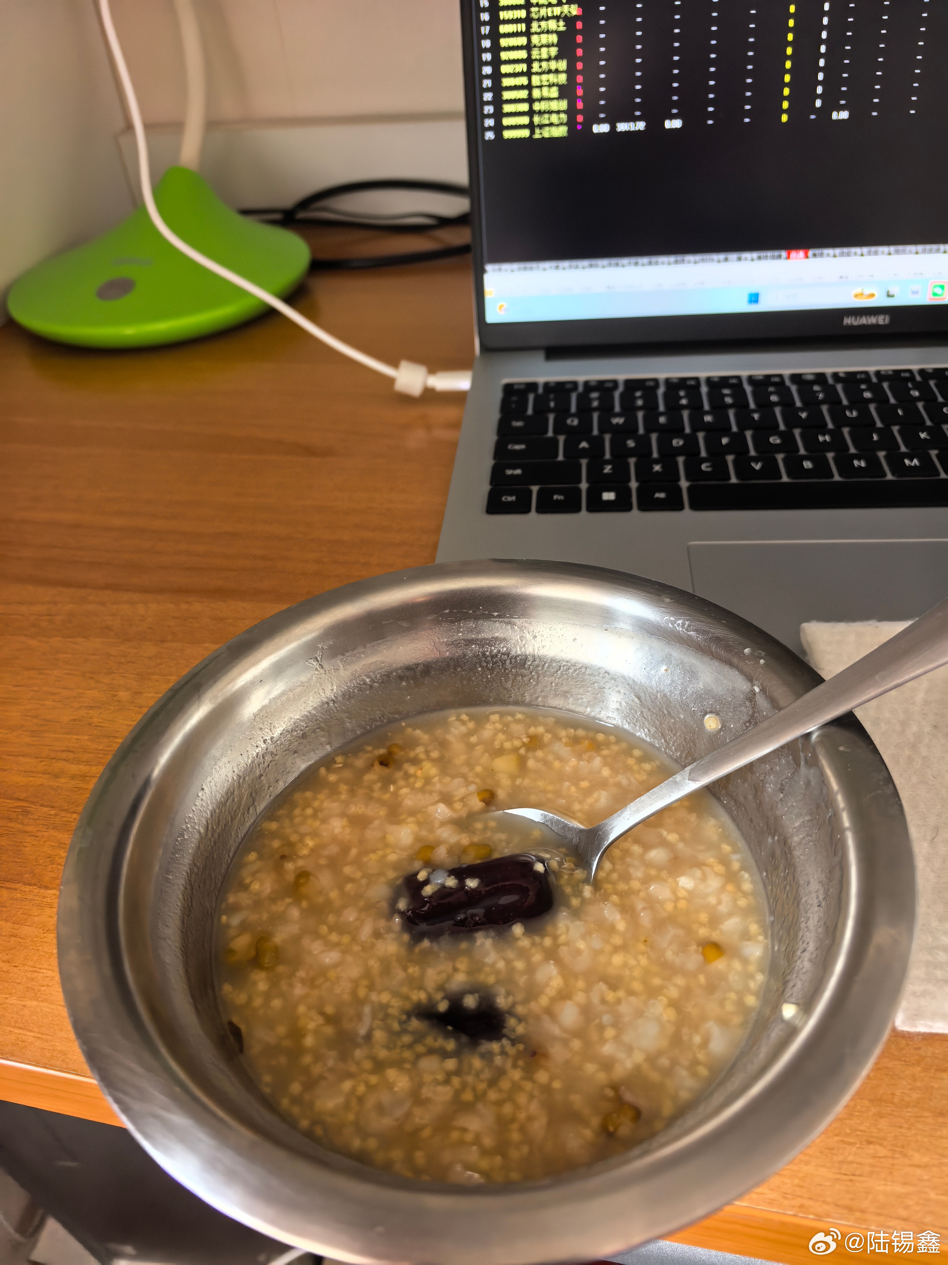 生活手记 喝粥不“吸溜”等于没喝粥（公共场合除外）。 