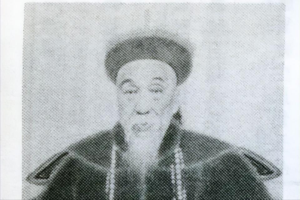 杨宗濂，其父杨延俊，道光二十七年进士，乃李鸿章、郭嵩焘、沈葆桢三人之同年。
18