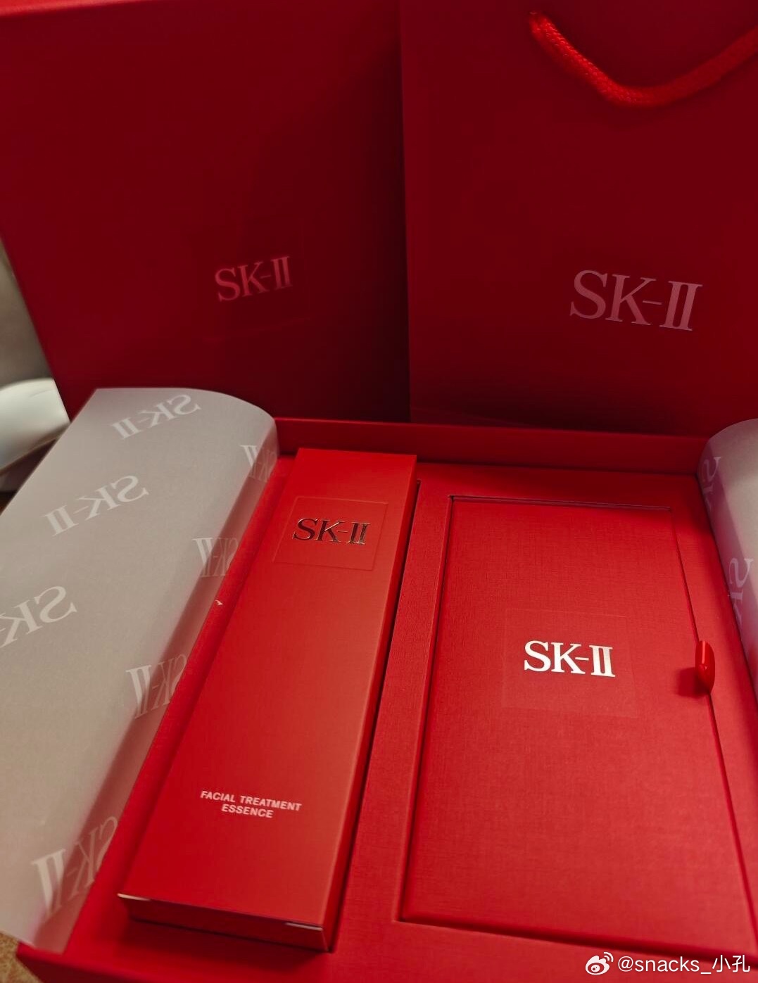 sk2神仙水用到第二年，除了长闭口的时候需要湿敷一下，平时早晚拍拍，皮肤真的没闹