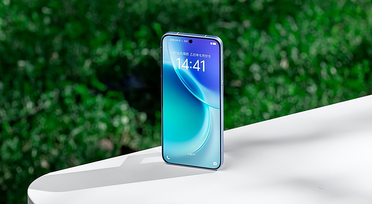 我們造出了一臺“核舟”手機：vivo X300的方寸旗艦夢