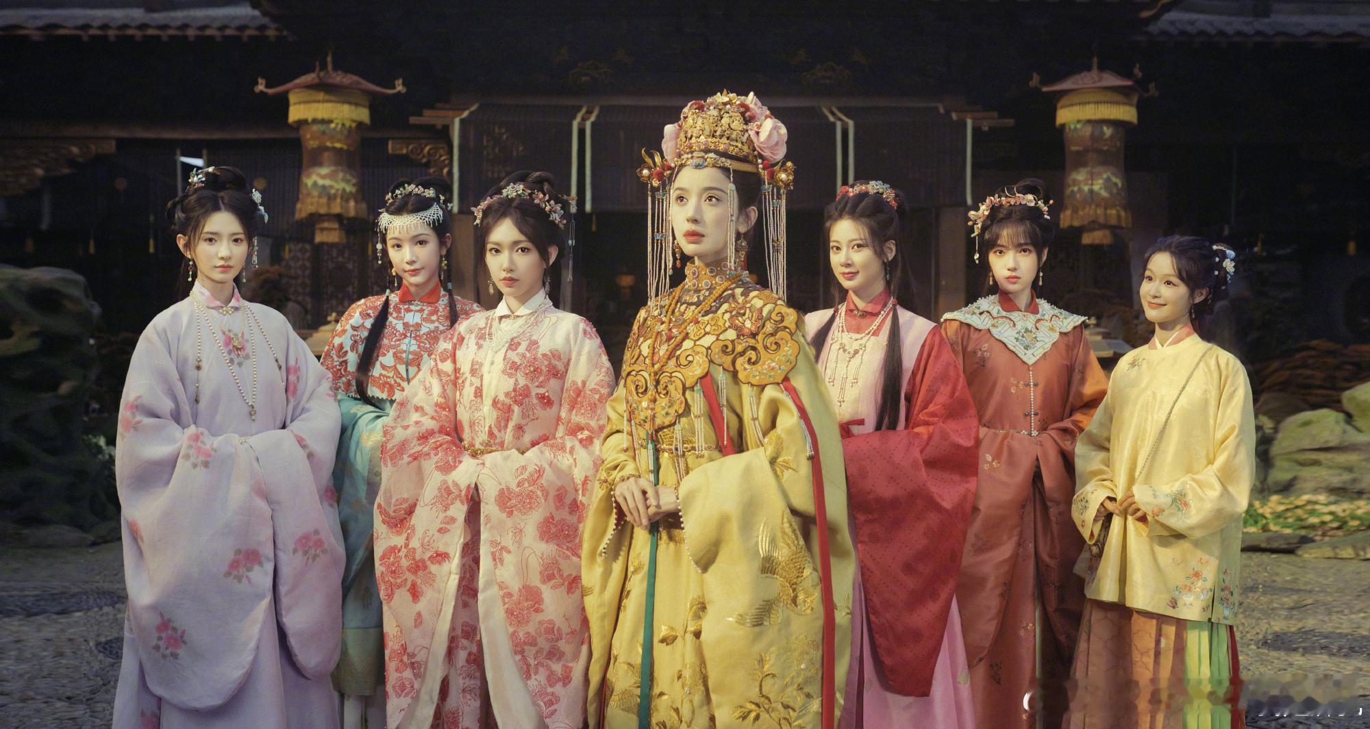 《玉茗茶骨》的演员们都在发收官小作文，剧照也是她们自己贴的，放在一起来看还是只能